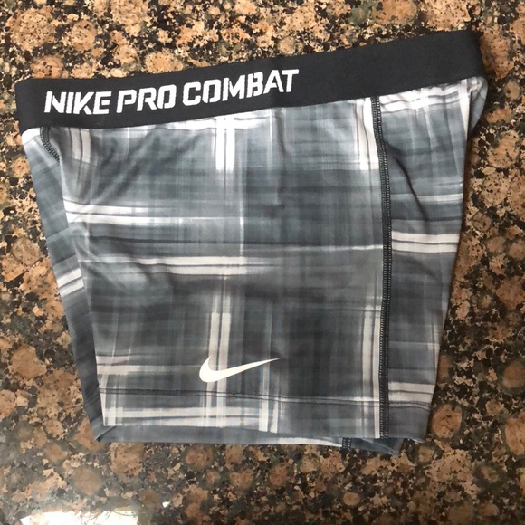 Nike women’s athletic gear - Picture 2 of 3